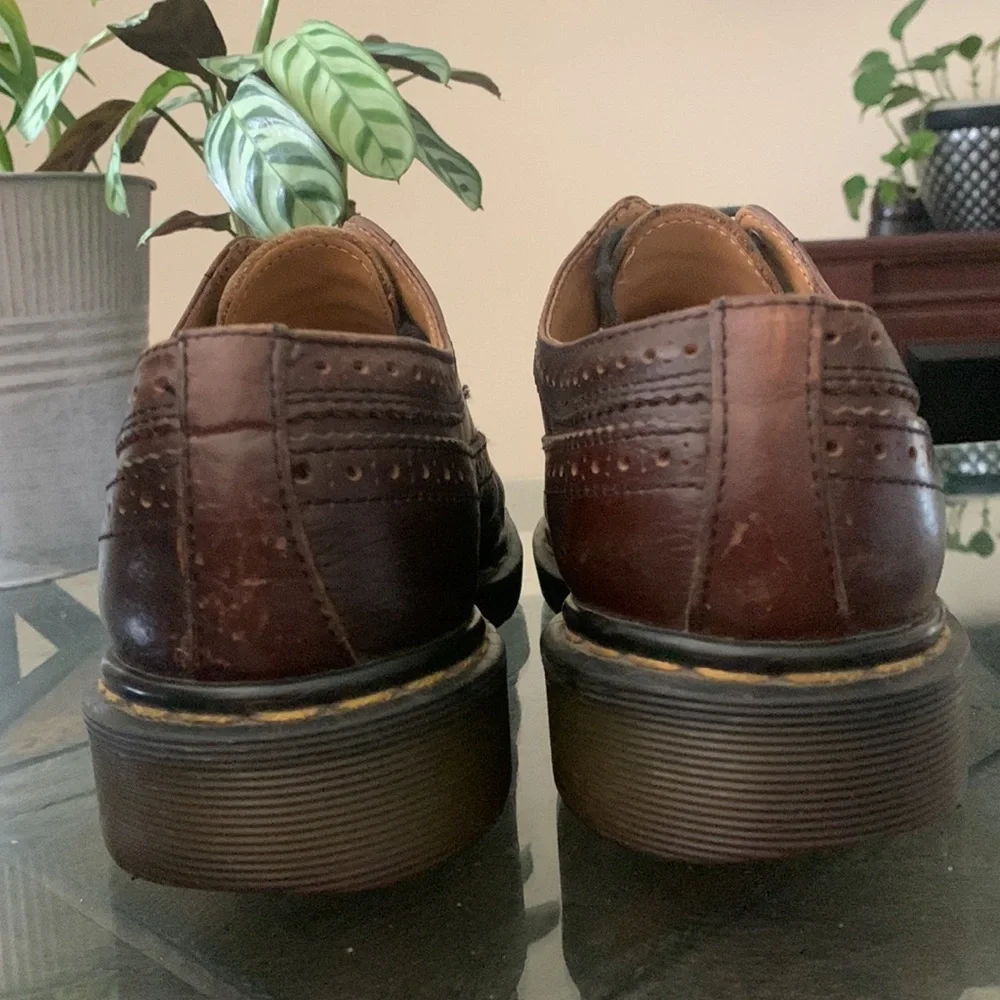 VTG. DR. MARTENS Made in England Wingtip 5 eyelet Oxford